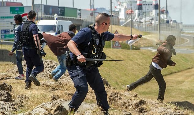French police will no longer be allowed to use tear gas or rubber bullets against would-be small-boat migrants if the government follows advice from its human rights watchdog