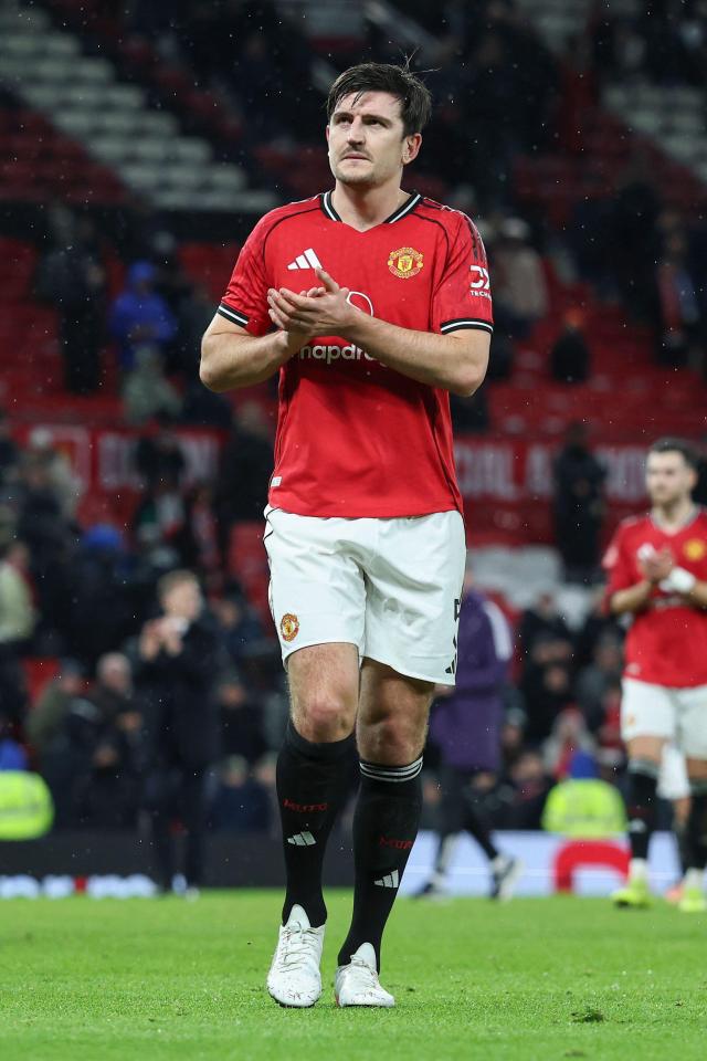 Manchester, UK. 11th Jan, 2026. Manchester United defender Harry Maguire (5) applauds the fans during the Manchester United v Brighton & Hove Albion Emirates FA Cup Third Round match at Old Trafford, Manchester, England on 11 January 2026 Credit: Phi
