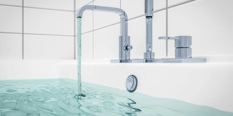 Homeowners are filling bath tubs with water to prepare for Winter Storm Fern — you should too