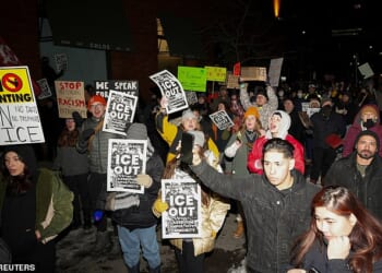 Hundreds of masked anti-ICE protesters besiege Minneapolis hotel as whistles and horns drown out streets after ICE shooting
