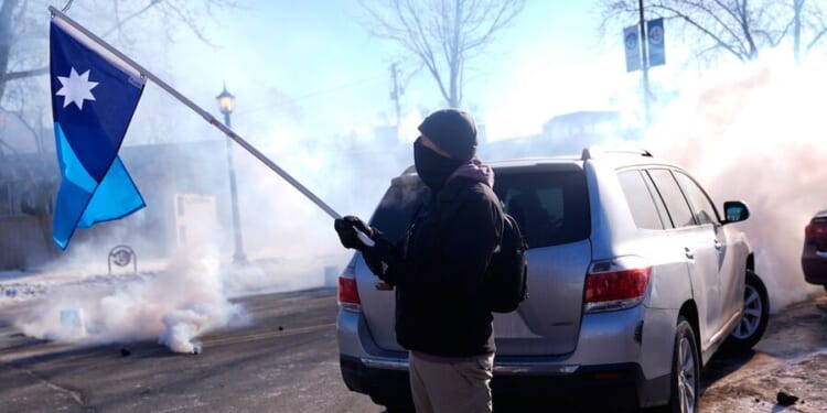 Immigration officers kill man in Minneapolis, stirring protesters