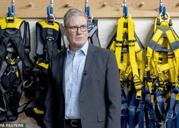 Prime Minister Sir Keir Starmer, who had previously opposed an Australia-style social media ban for under 16s, has changed his position and said that ¿all options are on the table'