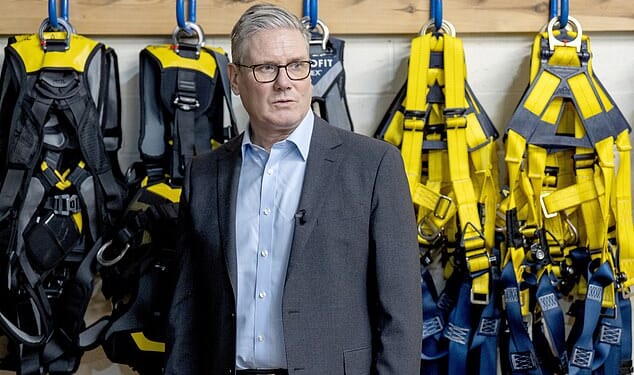 Prime Minister Sir Keir Starmer, who had previously opposed an Australia-style social media ban for under 16s, has changed his position and said that ¿all options are on the table'