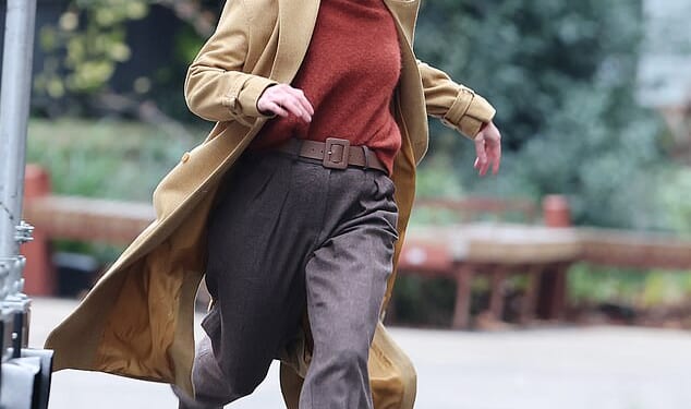 As a secret agent trying to unravel a political conspiracy, Keira Knightley¿s Black Doves character is used to being on the run - and it appears that hasn¿t changed