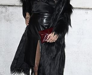 She may not be on the catwalk, but Kate Moss showed off her supermodel status as she arrived for the Saint Laurent Paris Fashion Week show on Tuesday