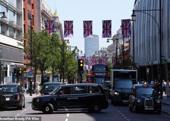 Traffic congestion in June 2025 on London's Oxford Street, which is set to be pedestrianised