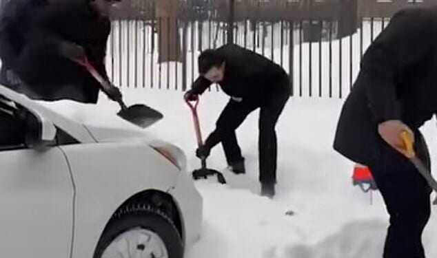 New York City Mayor Zohran Mamdani helped shovel snow in Brooklyn during the snowstorm on Sunday