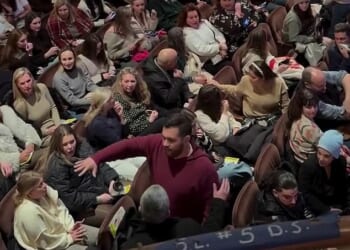 A video has gone viral depicting a man's outburst at the Mamma Mia! show on Broadway. He screamed at the women behind him until an usher finally came to his aid, pictured above