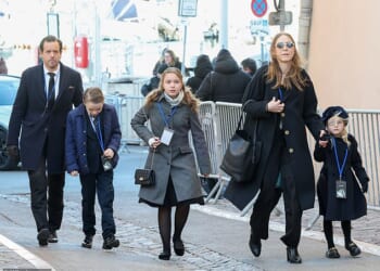 Anna Charrier (Brigitte Bardot's granddaughter) and her children arrive at Brigitte Bardot's funeral
