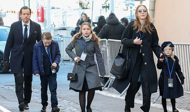 Anna Charrier (Brigitte Bardot's granddaughter) and her children arrive at Brigitte Bardot's funeral