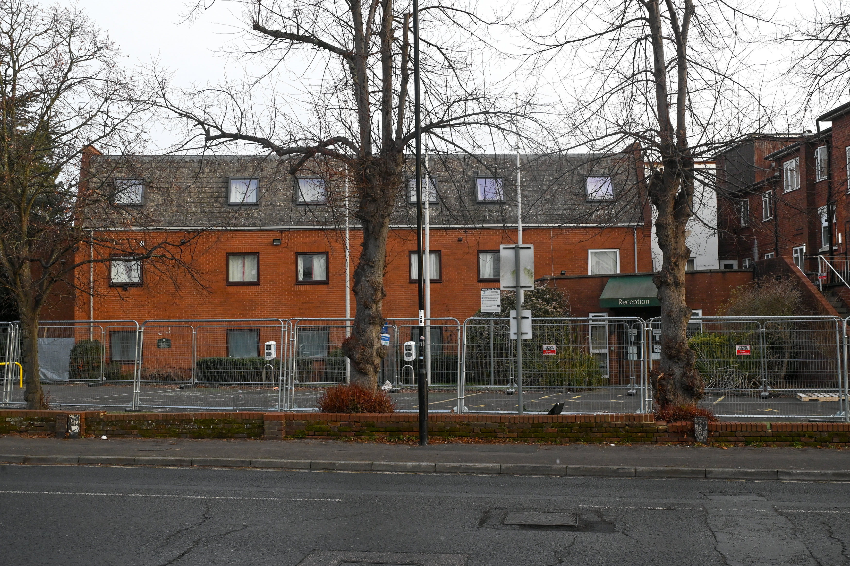 SNHotel - restaurant closes after safety issues with adjoining asylum seeker hotel