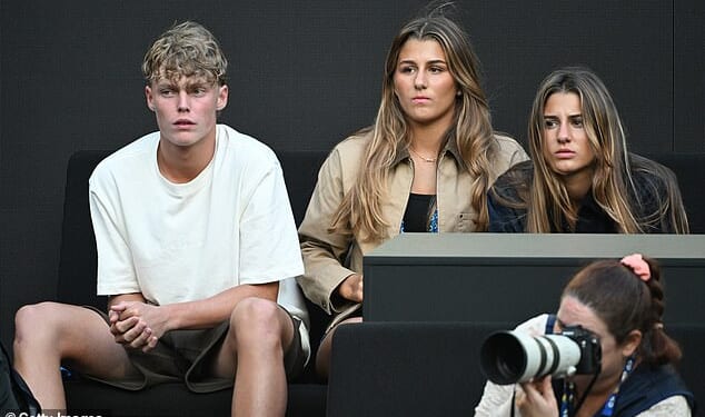 Cruz Hewitt chatted to Myla and Charlene Federer as they took in Jannik Sinner's match against Hugo Gaston at the Australian Open