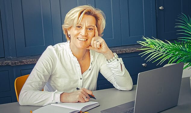 Anna Donaghey, alcohol mindset coach and the author of What Are You Thirsty For?