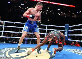 Dalton Smith sent Subriel Matias crashing to the canvas with a huge fifth-round right hook