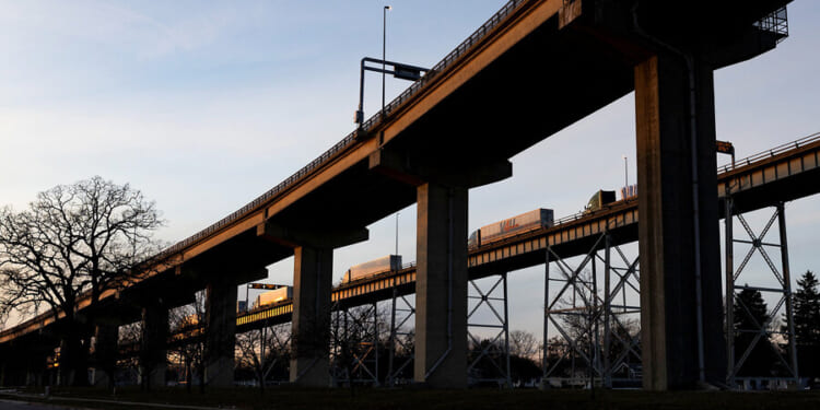 The Trump economy: No recession, but no boom either