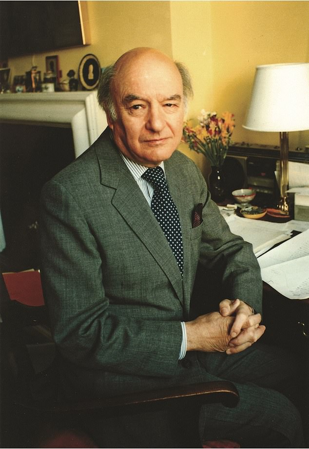 Royal biographer and historian Kenneth Rose