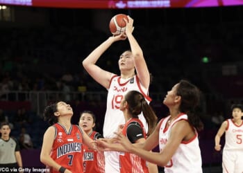 18-year-old star Zhang Ziyu has gone viral for dominating WNBA rivals in recent weeks