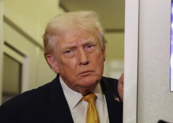 Trump threatens Colombia & warns Venezuela's new leader of fate worse than Maduro as captured tyrant to appear in court