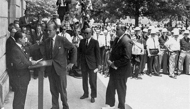 Twin Cities Law Enforcement Abandons Hotel to Mob – HotAir