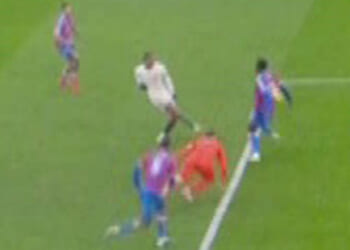 ‘What have I just heard?’ – Fans baffled as referee reveals little-known rule in Chelsea penalty announcement