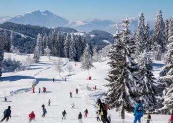Hot tubs, hot chocolate and tiny skiers