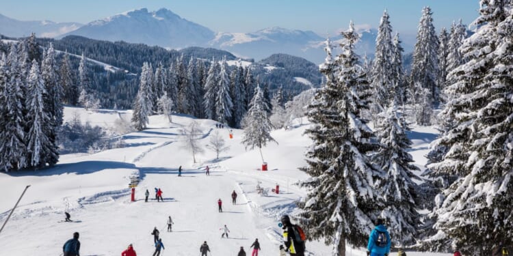 Hot tubs, hot chocolate and tiny skiers