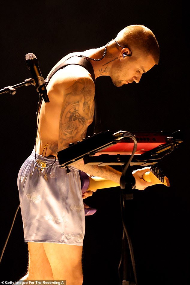 He delivered the raw set at the Grammy Awards