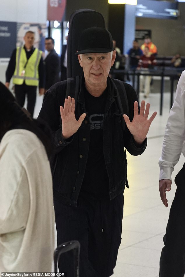 The US tennis legend grew more and more frustrated as the teenager kept asking him for a photo