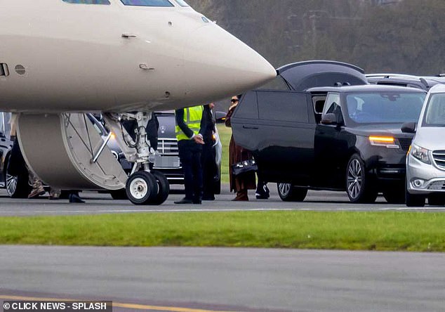 Kim looked effortlessly glam in her finery as she made her way to see Lewis