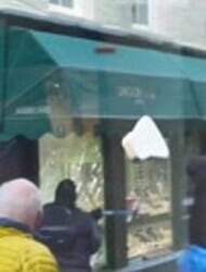 Moment robbers SMASH jeweler’s window with sledgehammer