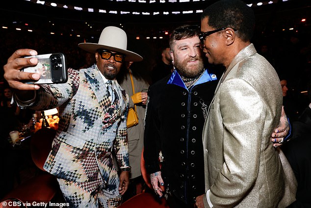 Foxx took a selfie with Teddy Swims and Babyface