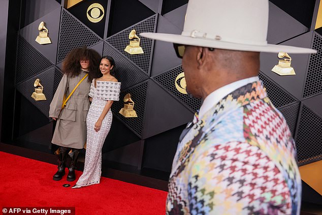 Foxx (R) looked at his daughters Anelise Foxx (L) and Corinne Foxx