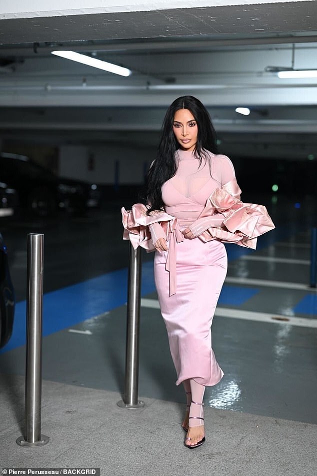 Arriving at the event, Kim showed off her figure in a pink pencil skirt, sheer top and ruffled jacket