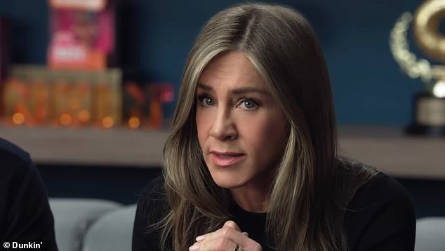 The ad brings together 90s TV stars Jennifer Aniston, Matt LeBlanc, and Jason Alexander