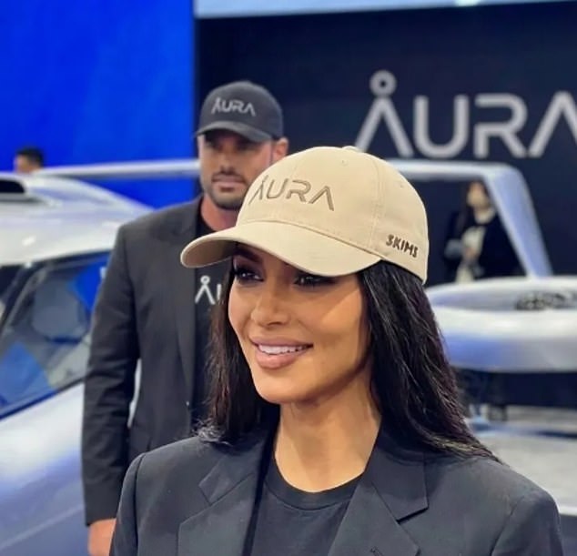 The Daily Mail also revealed that many of Lee's so-called business accomplishments are a farce, with much of the images of him with high-profile stars assessed as AI