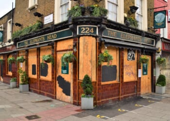 Nigel Farage pledges tax cuts for pubs funded by reinstating the two-child benefit cap