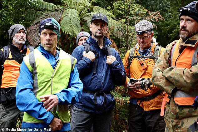 The December search was led by private investigator Ken Gamble, centre