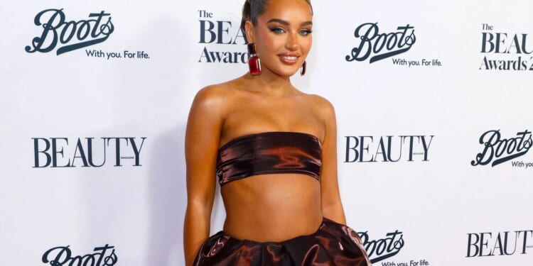 Love Island fans spot major clue Lucinda Strafford is faking her feelings for Sean