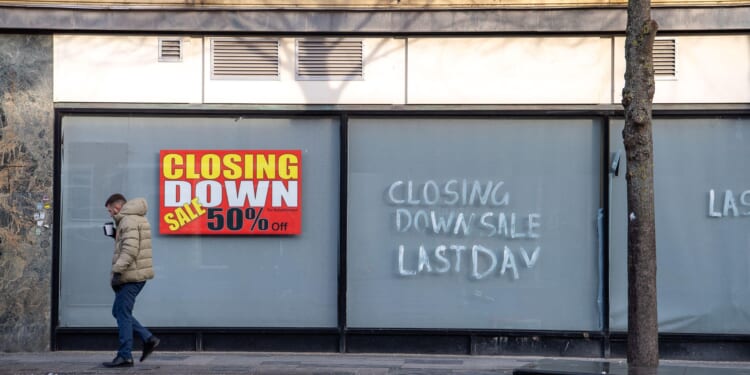 Embattled Starmer to accuse Tories of abandoning UK high streets as he announces £800m boost to clean up town centres