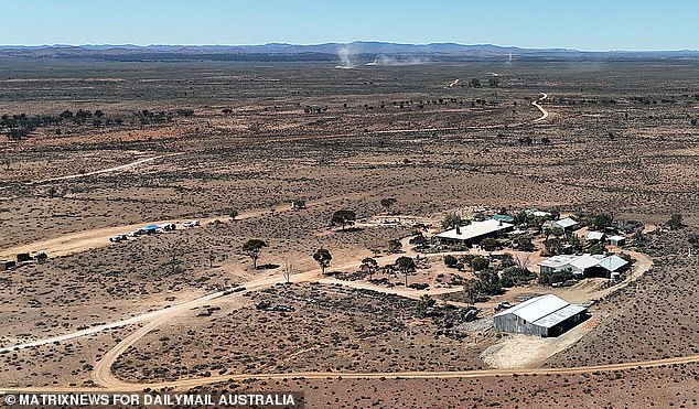 15 OCTOBER 2025 SYDNEY NSWWWW.MATRIXNEWS.COM.AUCREDIT: MATRIXNEWS FOR DAILYMAIL AUSTRALIA ASSIGNMENT: YUNTA NEW SEARCH BEGINS IN SA DESERT FOR GUS LAMONT SA Police, Army and SES begin news search for the missing boy Gus Lamont after more than 2 weeks missing. Police are refusing to answer questions to waiting media 15249693