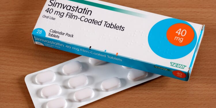 Cholesterol-busting statins 'should be taken by 15m MORE Brits' as side effect fears of 2p a day pills 'are unfounded'