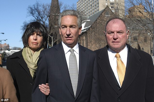 Charles B. Kushner, flanked by his wife, Seryl Beth, left, and his attorney Alfred DeCotiis arrives at the Newark Federal Court for sentencing in Newark, NJ, March 4, 2005