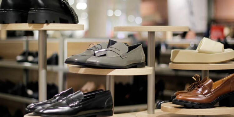 Blow for UK tourist town as ‘wonderful’ shoe shop announces closure after nearly 2 decades