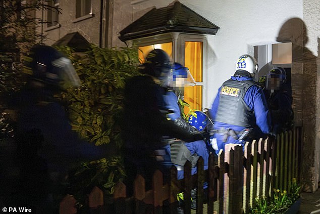 The group would allegedly befriend drunk or unsuspecting members of the public as they came out of pubs before snatching their phones