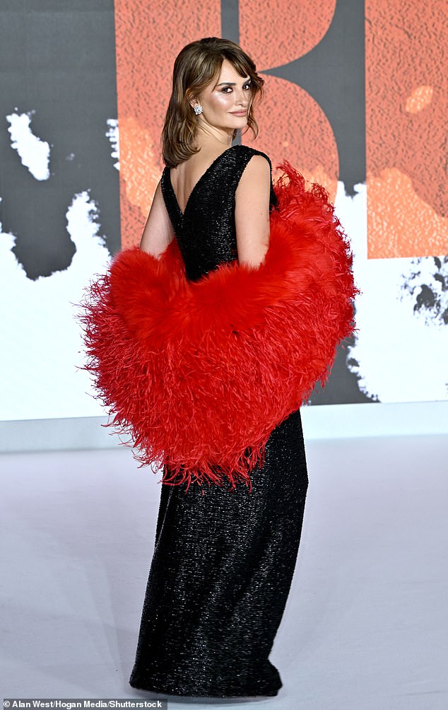 Penelope cut an elegant figure in her showstopping gown as she made her way into the star-studded premiere