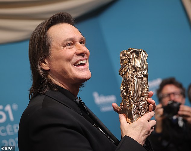 While the tribute tugged at heartstrings, viewers seemed more fixated on Carrey's appearance