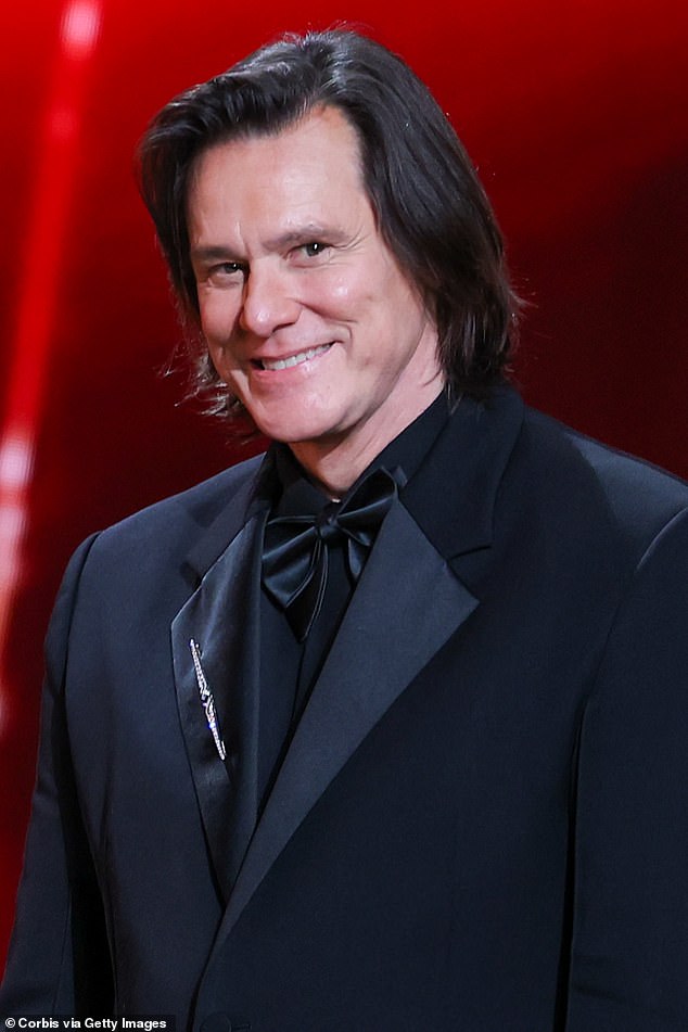 Within minutes, social media lit up with speculation about his noticeably different appearance, with some fans bluntly suggesting he¿d gone under the knife