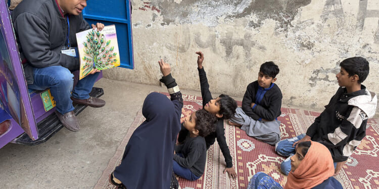 A Pakistani nonprofit brings libraries to children