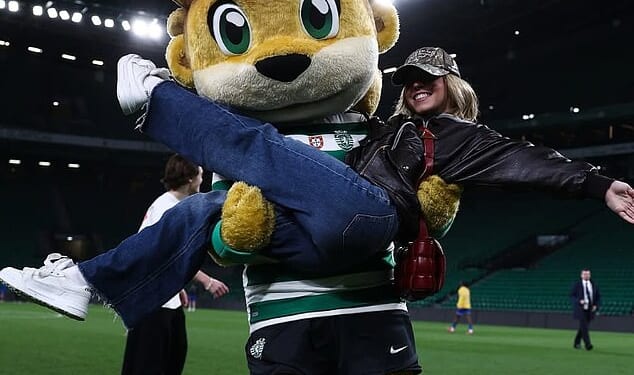Decked out in jeans, a hoodie and leather jacket, Hollywood star Sydney Sweeney played around with Sporting mascot Jubas