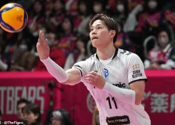 The 26-year-old slid across the court in apology after hitting one of the female judges